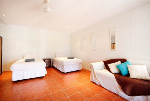 Hideaway Retreat Beach House With Pool - Kingaroy Accommodation 4