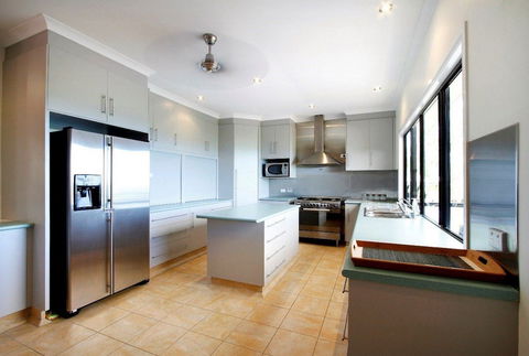 Hideaway Retreat Beach House With Pool - Kingaroy Accommodation 3