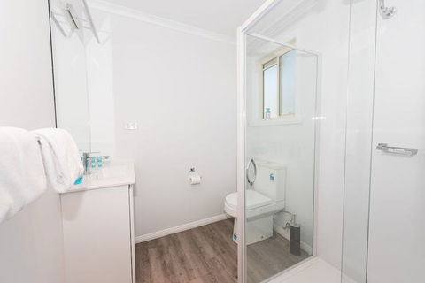 Wineglass - Kingaroy Accommodation 2
