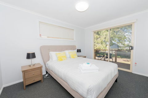 Wineglass - Kingaroy Accommodation 3