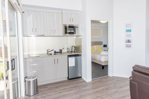 Wineglass - Kingaroy Accommodation 6
