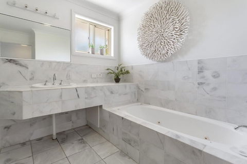 Pacific Blue Townhouse 351 265 Sandy Point Road - Kingaroy Accommodation 4
