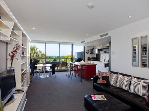 LORNE CHALET APARTMENT 10 Ask About Midweek Deals - Kingaroy Accommodation 1