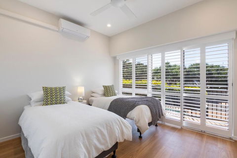 Location Location Sunshine Beach - Kingaroy Accommodation 6