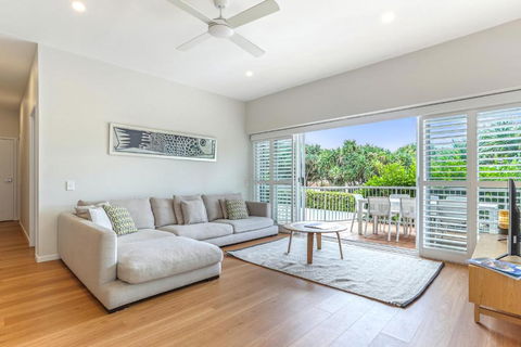 Location Location Sunshine Beach - Kingaroy Accommodation 4