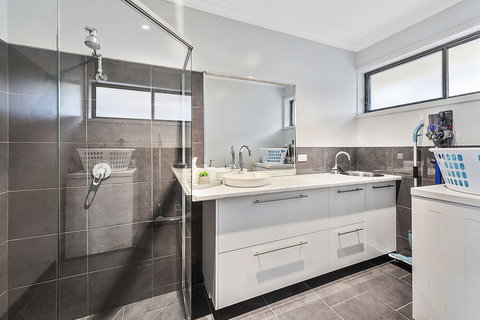 Lake Escape On Pool Avenue - Kingaroy Accommodation 3