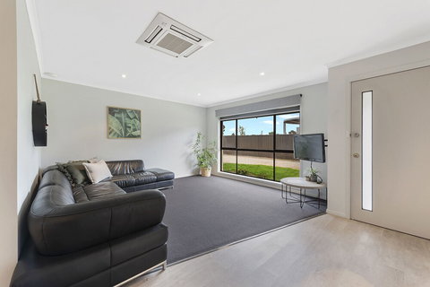 Lake Escape On Pool Avenue - Kingaroy Accommodation 1