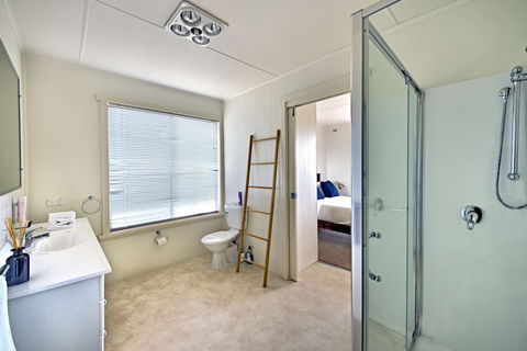 Waders - Kingaroy Accommodation 4