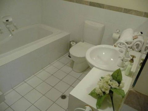 City Escape 3 Bedroom East End Of Adelaide - Kingaroy Accommodation 1