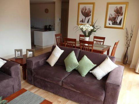 City Escape 3 Bedroom East End Of Adelaide - Kingaroy Accommodation 4