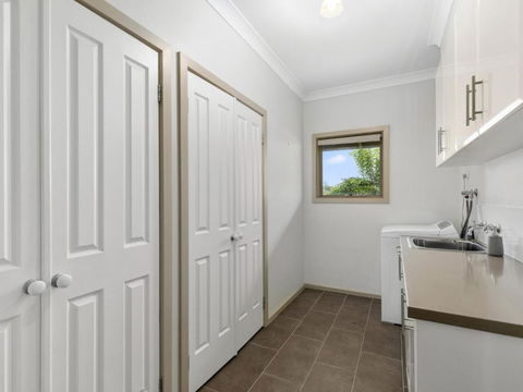 THE LOCH SURFSIDE WIFI NETFLIX PET FRIENDLY (OUTSIDE ONLY) - Kingaroy Accommodation 3