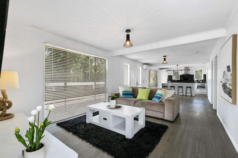 Beauty AND THE Peace - Inlet Side - Kingaroy Accommodation 1