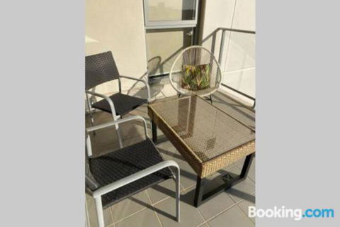 SKY GARDENS SUNSET RIVER VIEW NETFLIX WINE PARKING - Kingaroy Accommodation 3