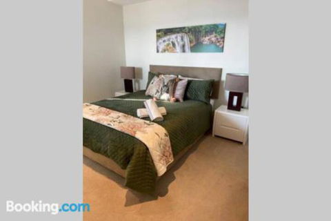 SKY GARDENS SUNSET RIVER VIEW NETFLIX WINE PARKING - Kingaroy Accommodation 5
