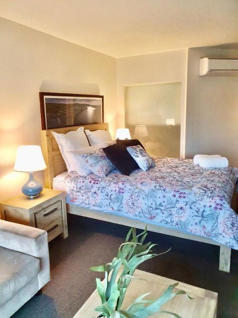 FAMILY ISLAND GETAWAY BEACHFRONT APARTMENT - Kingaroy Accommodation 1