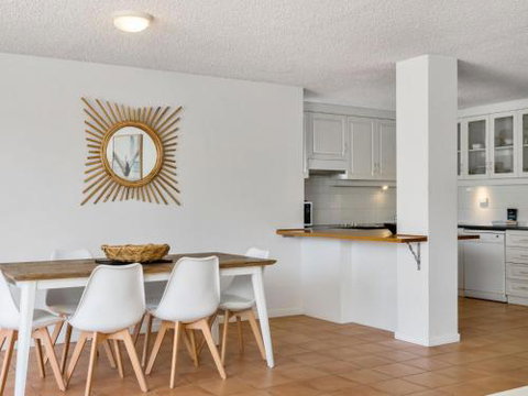 EAST COAST ESCAPES Byron Beachfront - Kingaroy Accommodation 4