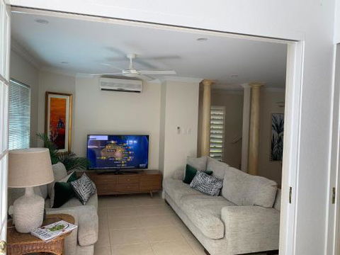 Walk To The Ocean In Five Minutes - Kingaroy Accommodation 5