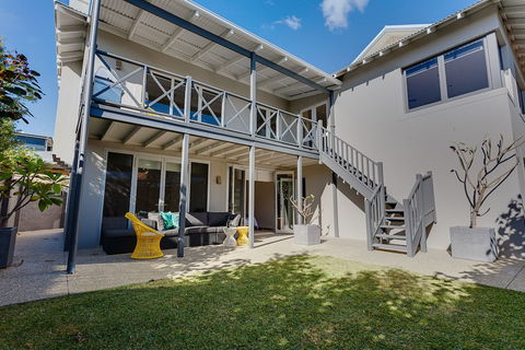 Cottesloe Executive Beach House - Kingaroy Accommodation 0