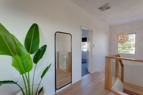 Cottesloe Executive Beach House - Kingaroy Accommodation 1