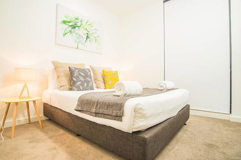Modern And Chic Apartment Next To Parramatta Station - Kingaroy Accommodation 3