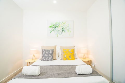 Modern And Chic Apartment Next To Parramatta Station - Kingaroy Accommodation 2