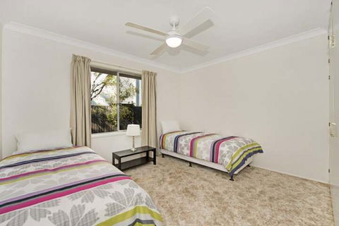 Large Family Waterfront Home With Room For A Boat Welsby Pde Bongaree - Kingaroy Accommodation 7