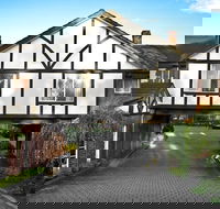 Elizabethan Lodge - Kingaroy Accommodation