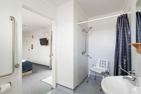Tin Can Bay's Sleepy Lagoon Motel - Kingaroy Accommodation 2