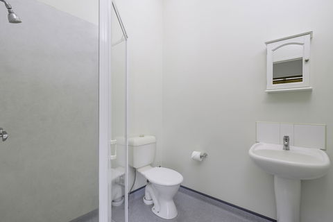 Tin Can Bay's Sleepy Lagoon Motel - Kingaroy Accommodation 5