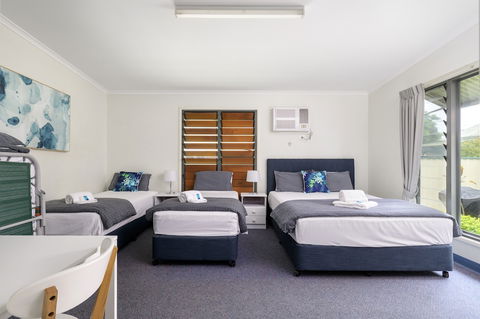 Tin Can Bay's Sleepy Lagoon Motel - Kingaroy Accommodation 3