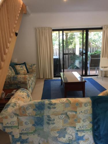 Central Cowes Family Townhouses - Kingaroy Accommodation 4
