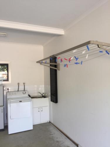 Central Cowes Family Townhouses - Kingaroy Accommodation 5