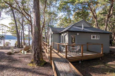 Lake St Clair Lodge - Kingaroy Accommodation 0