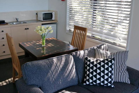 Hamptons On The Bay - Kingaroy Accommodation 2