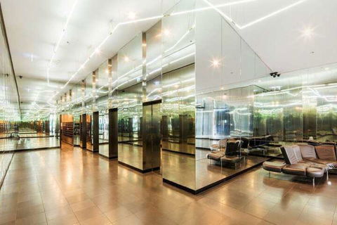 CBD Collins St. Near Southern Cross - Kingaroy Accommodation 3