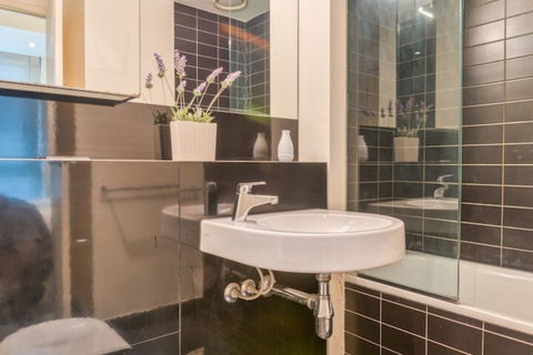 CBD Collins St. Near Southern Cross - Kingaroy Accommodation 5