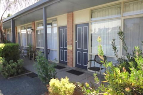 Cobb Inlander Motel - Kingaroy Accommodation 1