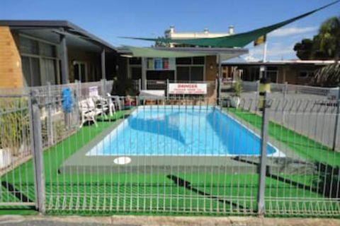 Cobb Inlander Motel - Kingaroy Accommodation 2