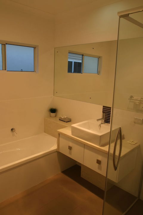 Clearwater Motel Apartments - Kingaroy Accommodation 3