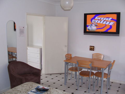 Clearwater Motel Apartments - Kingaroy Accommodation 4