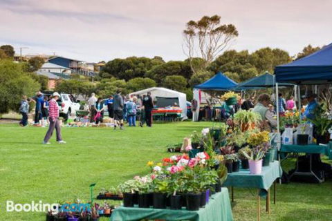 All Seasons Port Elliot Holiday House - Kingaroy Accommodation 6