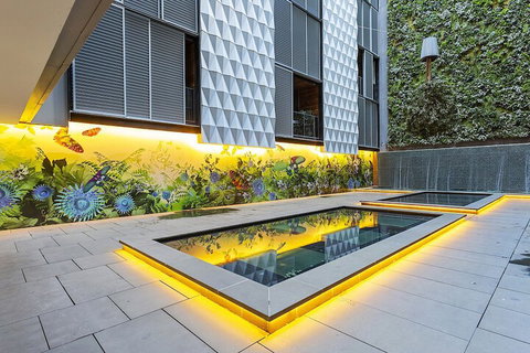 LAURENT Views Of MCG & Yarra River + Fed Square - Kingaroy Accommodation 1