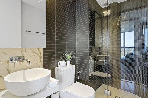 LAURENT Views Of MCG & Yarra River + Fed Square - Kingaroy Accommodation 5