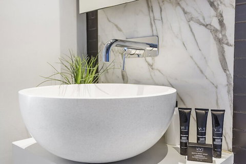 LAURENT Views Of MCG & Yarra River + Fed Square - Kingaroy Accommodation 2