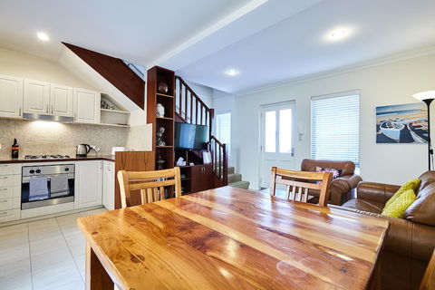 Fremantle Townhouse Unit 5 - Kingaroy Accommodation 4