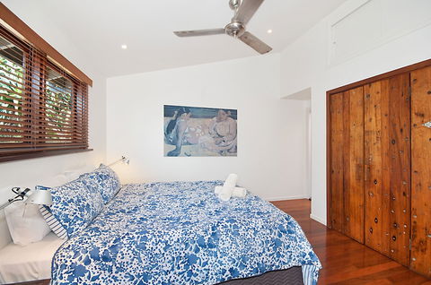 A PERFECT STAY - The Hawk At Wategos - Kingaroy Accommodation 6