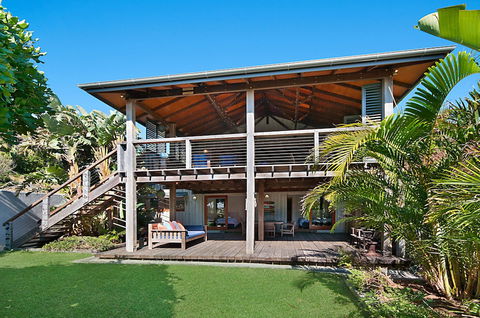 A PERFECT STAY - The Hawk At Wategos - Kingaroy Accommodation 1