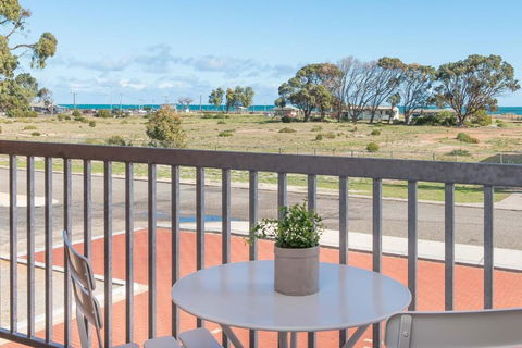 Jurien Bay Motel Apartments - Kingaroy Accommodation 1