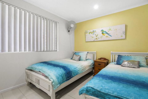 Golden Shores Unit 1 21 Landsborough Parade - Kingaroy Accommodation 2