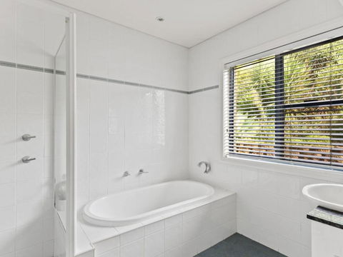 Aqua Shores Penthouse - Kingaroy Accommodation 4